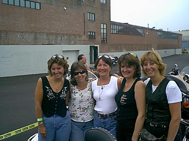 girlsronaldmcdonald.jpg (52825 bytes)