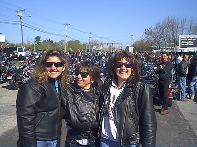 joycegloriabridgette.jpg (66488 bytes)