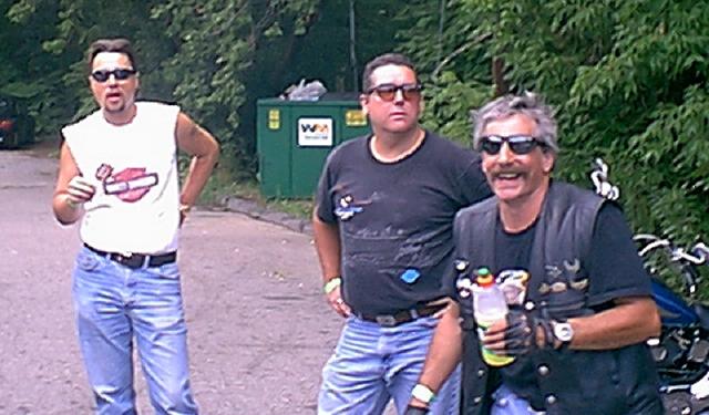 philchrisjoe.jpg (52010 bytes)